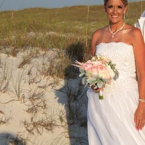 Elegant Strapless White Wedding Dress